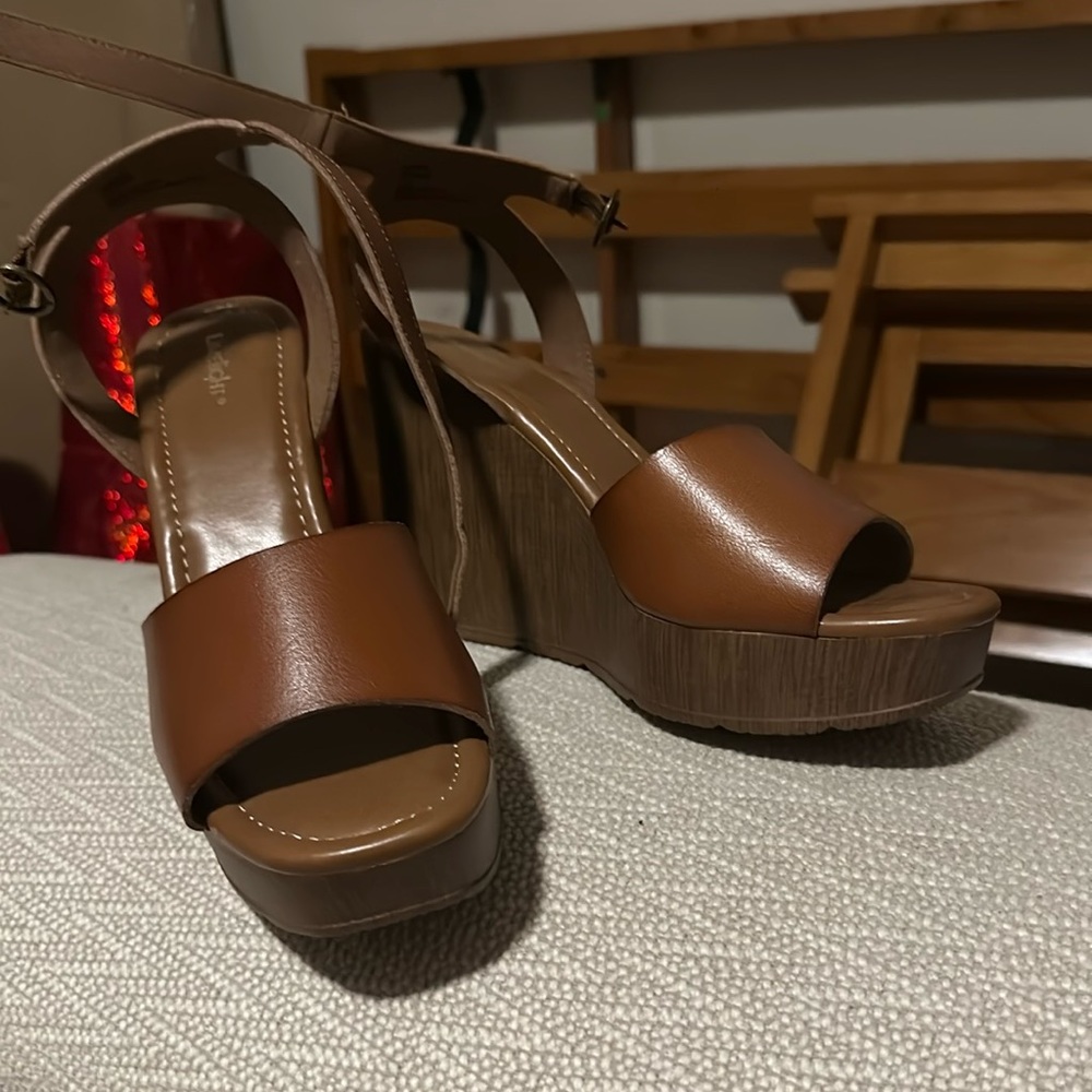 Limelight Wedge Sandals sz 11